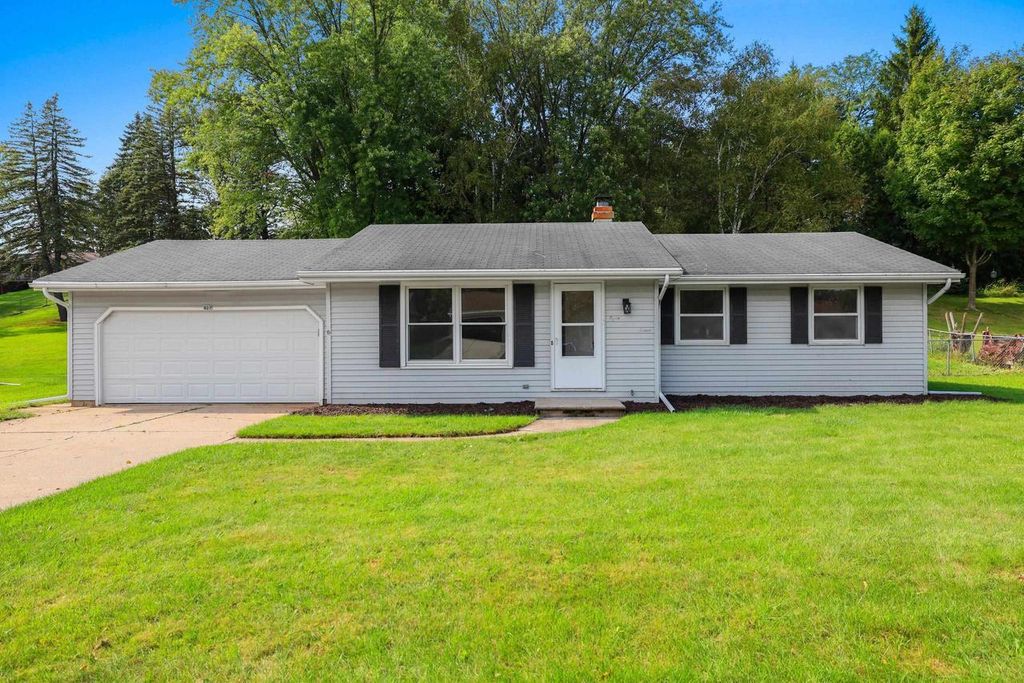 827 HILLCREST HEIGHTS, Green Bay, WI 54313