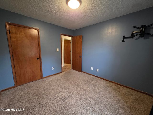 501 Greenleaf Court, Jacksonville, NC 28540