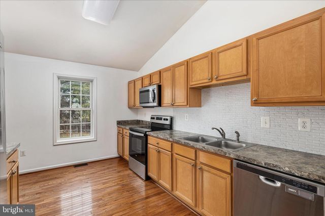 512 FORD CIR, Inwood, WV 25428