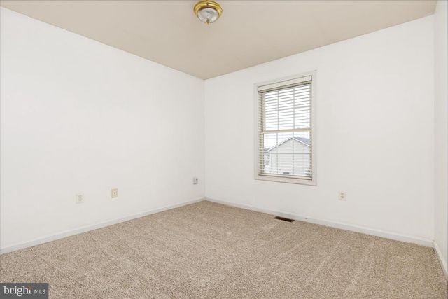 512 FORD CIR, Inwood, WV 25428