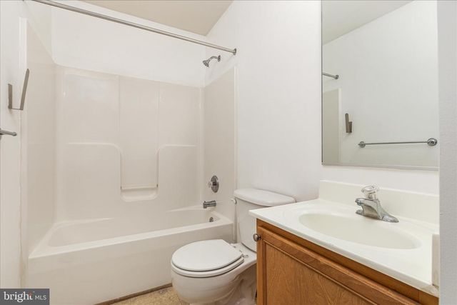 512 FORD CIR, Inwood, WV 25428