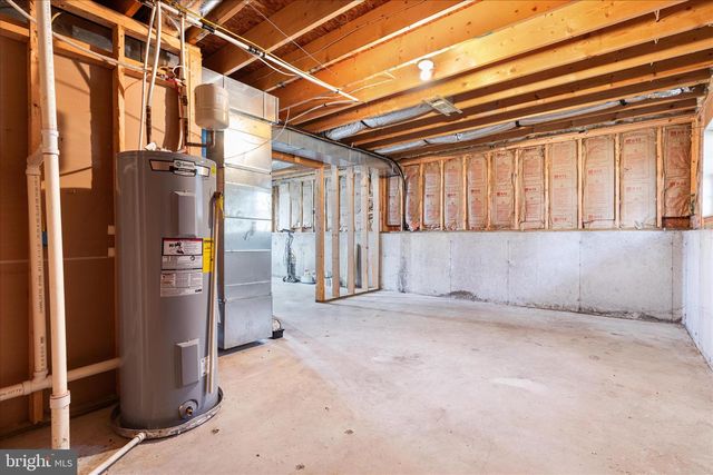 512 FORD CIR, Inwood, WV 25428