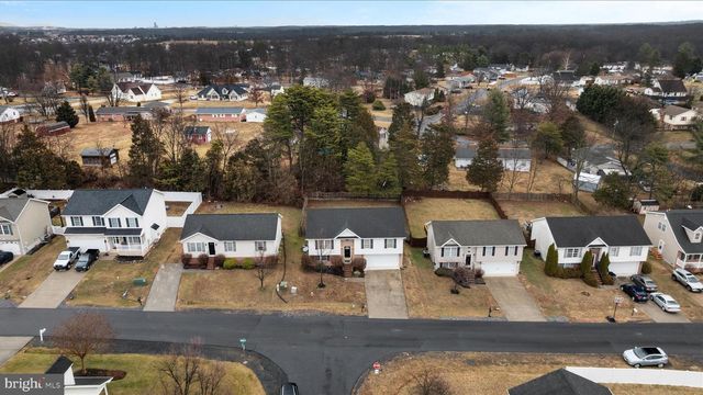 512 FORD CIR, Inwood, WV 25428