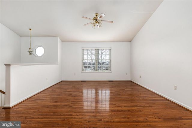 512 FORD CIR, Inwood, WV 25428