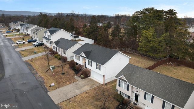 512 FORD CIR, Inwood, WV 25428