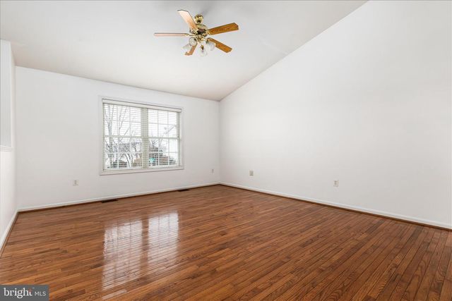 512 FORD CIR, Inwood, WV 25428