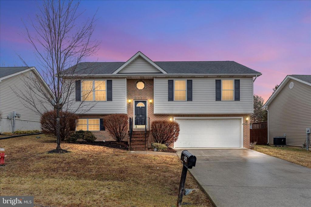 512 FORD CIR, Inwood, WV 25428