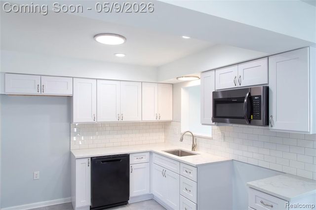 33301 Janet, Fraser, MI 48026