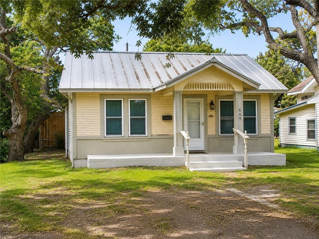 645 W Yoakum Ave, Aransas Pass, TX 78336 — exterior