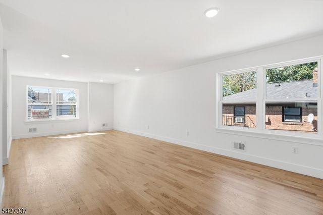 307 Chilton St, Elizabeth City, NJ 07208