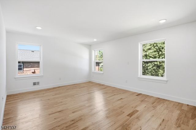 307 Chilton St, Elizabeth City, NJ 07208