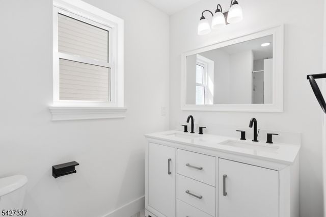 307 Chilton St, Elizabeth City, NJ 07208