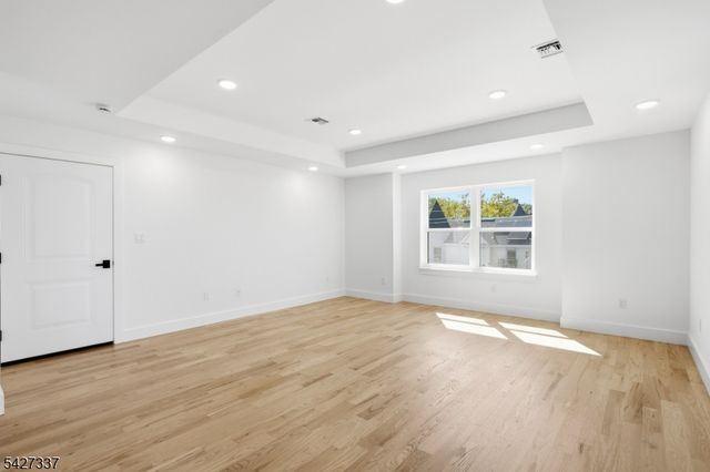 307 Chilton St, Elizabeth City, NJ 07208