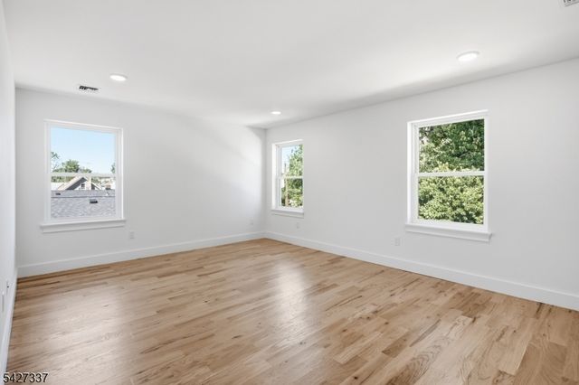 307 Chilton St, Elizabeth City, NJ 07208