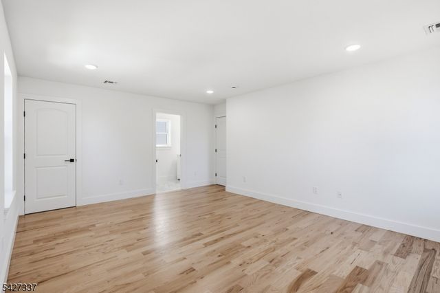 307 Chilton St, Elizabeth City, NJ 07208