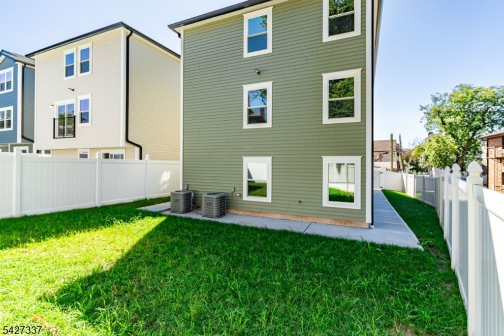 307 Chilton St, Elizabeth City, NJ 07208 — photo 5