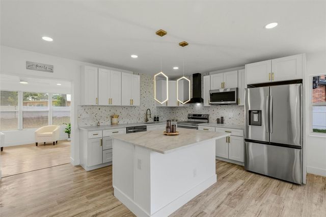 524 50TH AVENUE S, St Petersburg, FL 33705