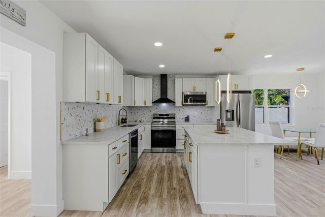 524 50TH AVENUE S, St Petersburg, FL 33705