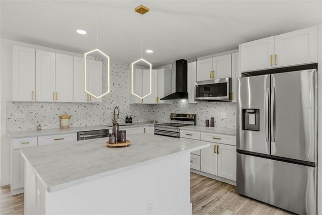 524 50TH AVENUE S, St Petersburg, FL 33705