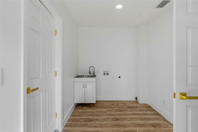 524 50TH AVENUE S, St Petersburg, FL 33705