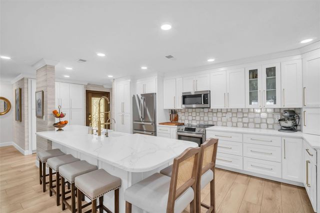 346 MOORINGS COVE DRIVE 346, Tarpon Springs, FL 34689