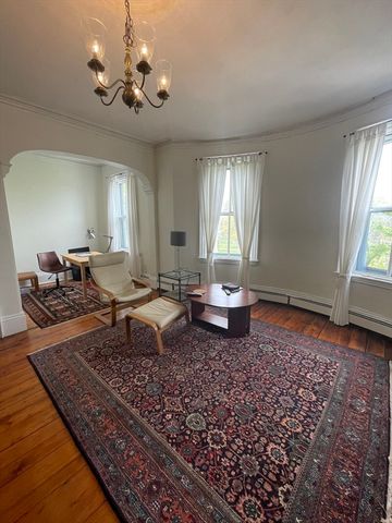 811 E.Broadway 2, Boston, MA 02127