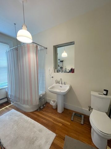 811 E.Broadway 2, Boston, MA 02127