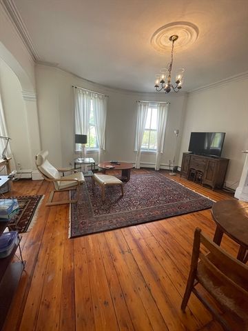 811 E.Broadway 2, Boston, MA 02127