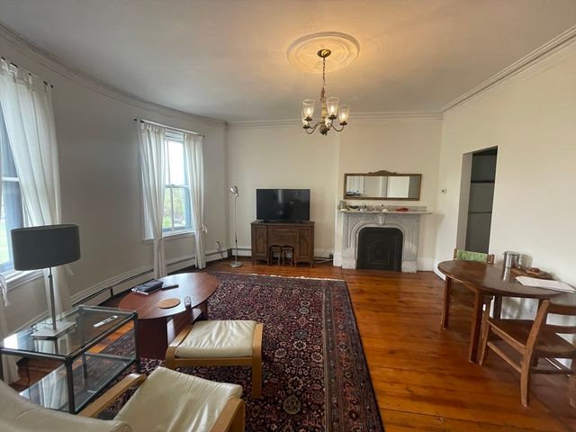 811 E.Broadway 2, Boston, MA 02127