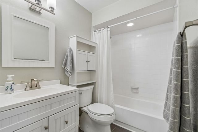 4706 WANDERING WAY, Tampa, FL 33624