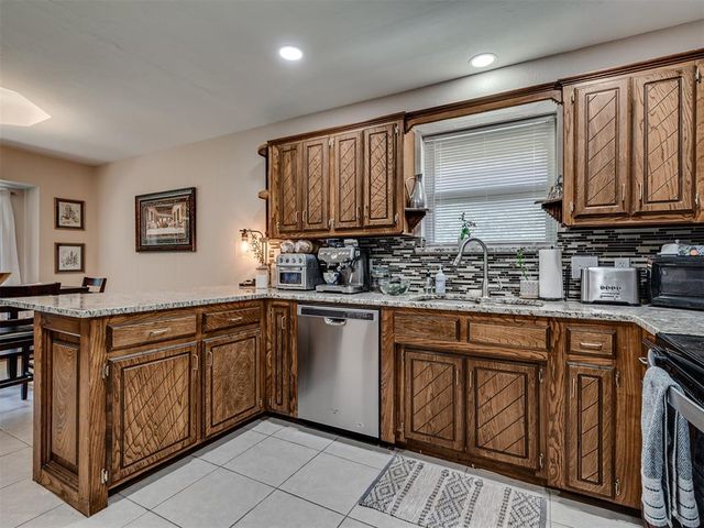 6904 Elk Canyon Road, Oklahoma City, OK 73162