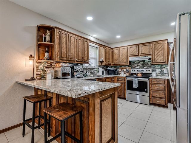 6904 Elk Canyon Road, Oklahoma City, OK 73162