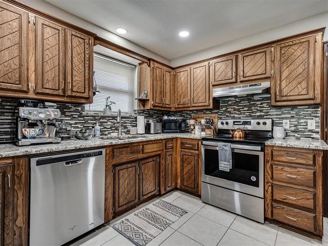 6904 Elk Canyon Road, Oklahoma City, OK 73162