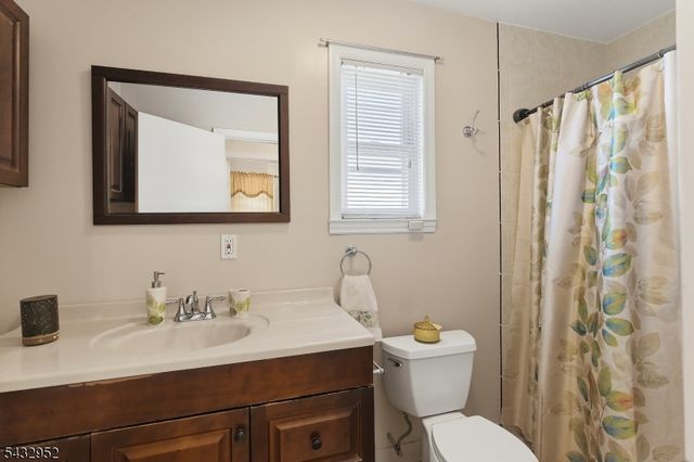 47 Rankin St, Elizabeth City, NJ 07206