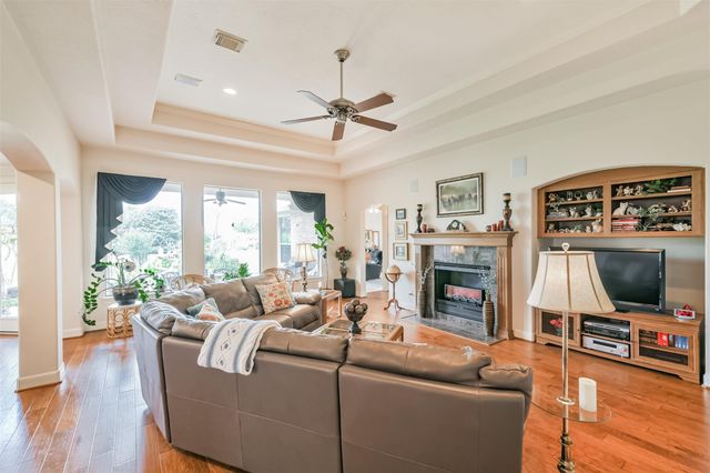 835 Lake Grayson Drive, Katy, TX 77494