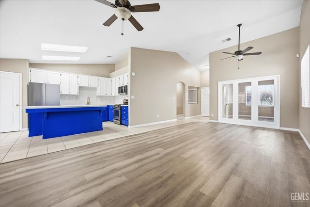 10110 Pyramid Peak Drive, Bakersfield, CA 93311