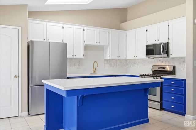 10110 Pyramid Peak Drive, Bakersfield, CA 93311