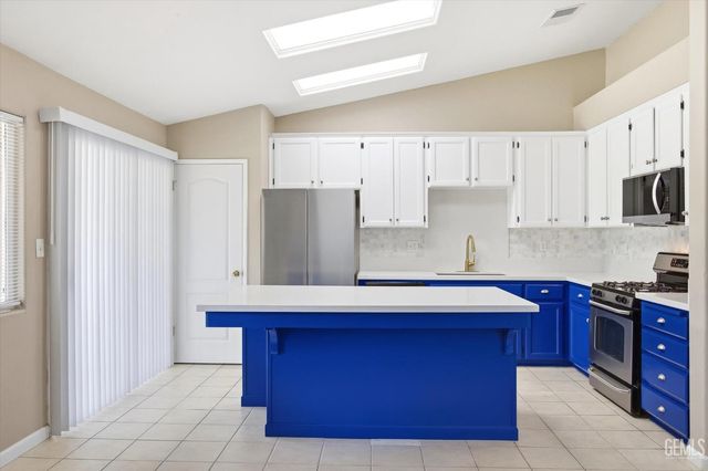 10110 Pyramid Peak Drive, Bakersfield, CA 93311