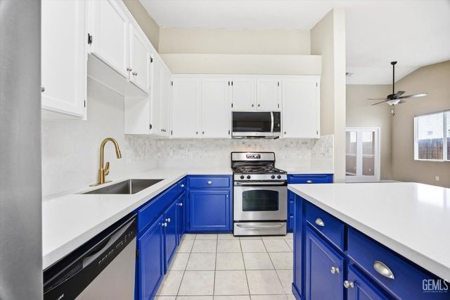 10110 Pyramid Peak Drive, Bakersfield, CA 93311