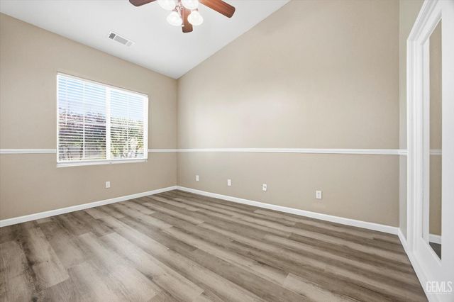 10110 Pyramid Peak Drive, Bakersfield, CA 93311