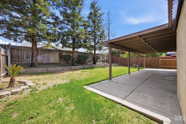 10110 Pyramid Peak Drive, Bakersfield, CA 93311