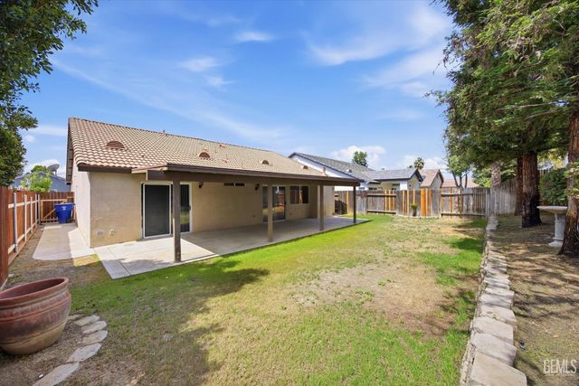 10110 Pyramid Peak Drive, Bakersfield, CA 93311