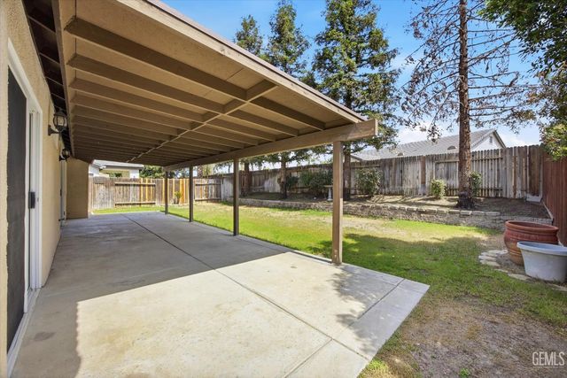 10110 Pyramid Peak Drive, Bakersfield, CA 93311