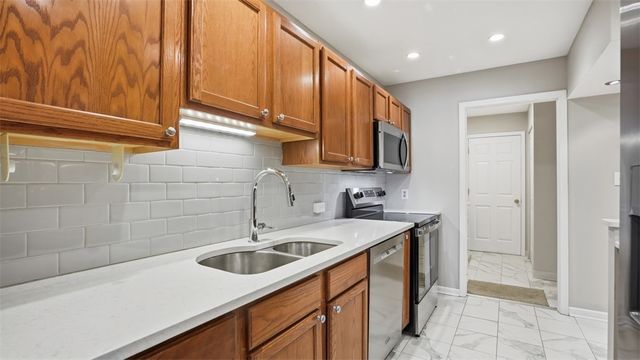 120 Linden Ct, Seven Fields Boro, PA 16046