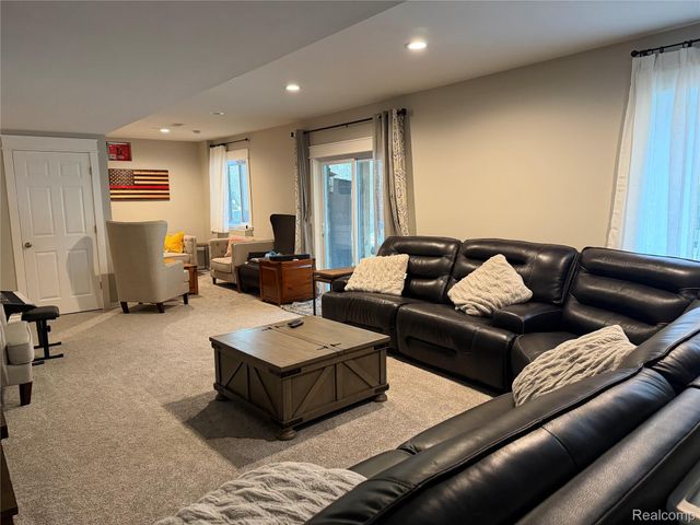 58143 Sunflower Circle S, Lyon Charter Township, MI 48165