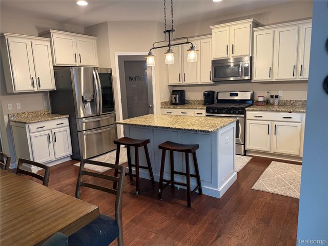 58143 Sunflower Circle S, Lyon Charter Township, MI 48165