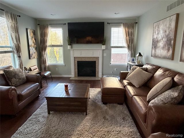 58143 Sunflower Circle S, Lyon Charter Township, MI 48165