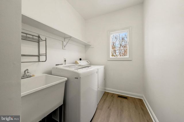 1096 LIBERTY MEETING CT, Herndon, VA 20170