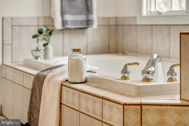 1096 LIBERTY MEETING CT, Herndon, VA 20170