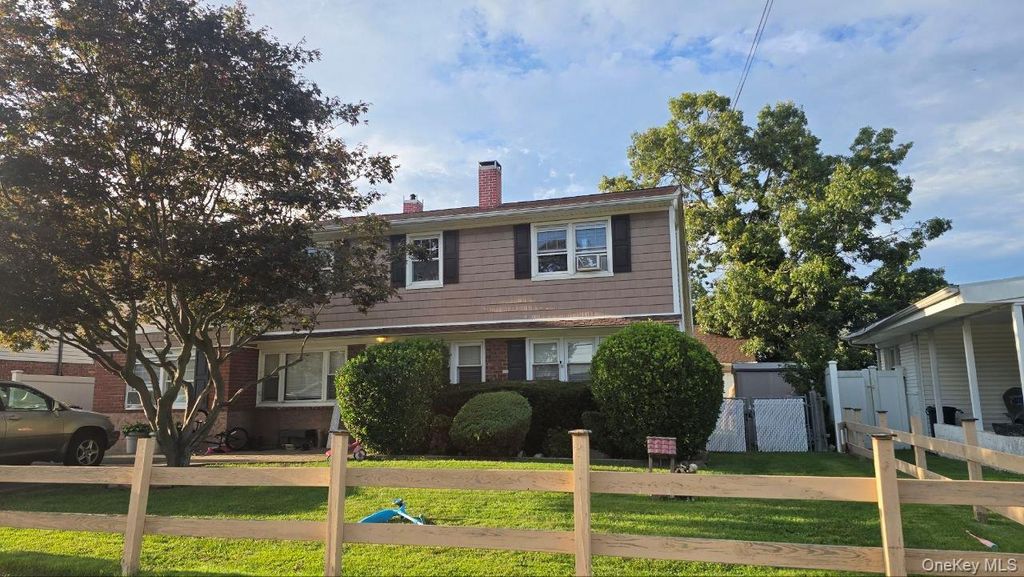 81 Baltimore Avenue, Massapequa, NY 11758 — photo 3